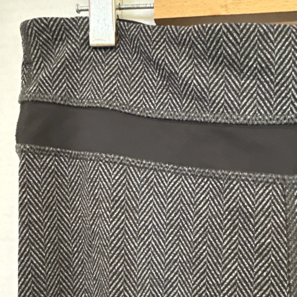 Lululemon Run: Inspire Crop II Pique Herringbone Black Slate - Size 6 - Picture 3 of 9